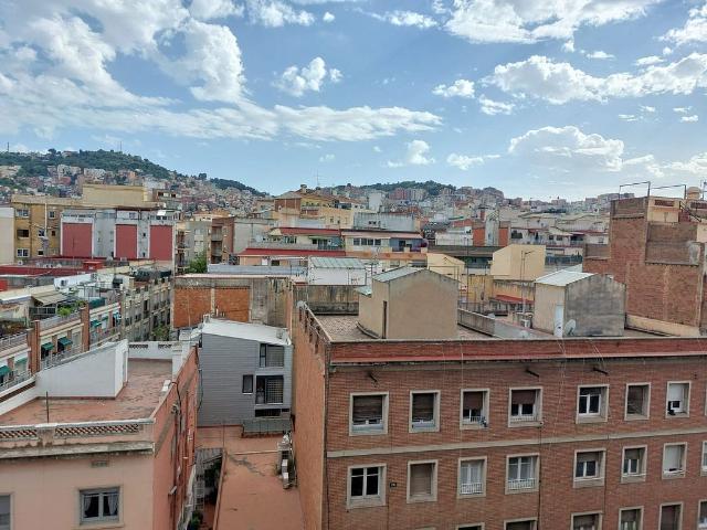 Piso en venta en calle Tajo, Barcelona, de 60 m² 1 habitación por 285.000