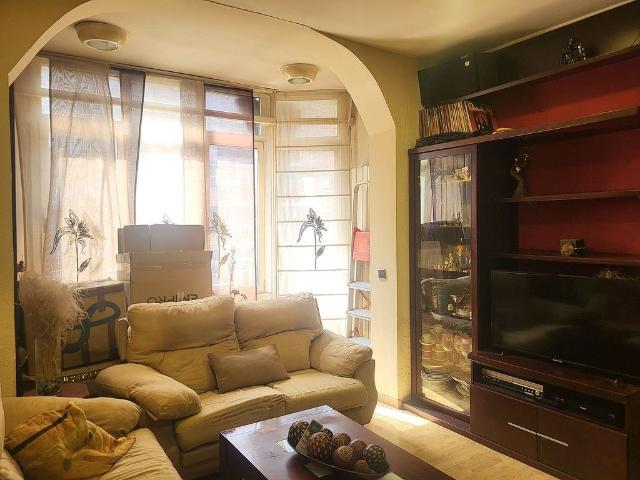 Piso en venta en calle Torras I Bages, Barcelona, de 78 m² 3 habitaciones por 380.000