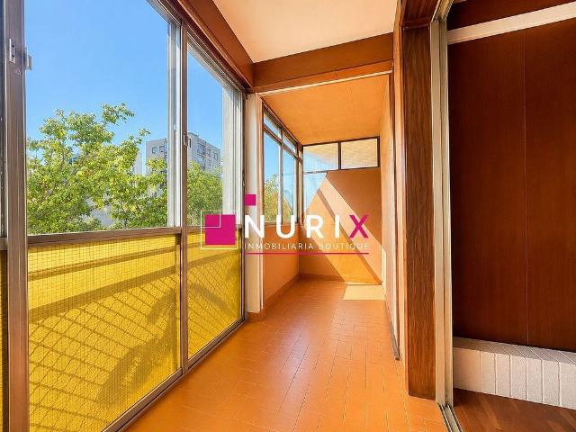 Piso en venta en calle Treball, Barcelona, de 85 m² 4 habitaciones por 350.000