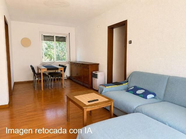 Piso en venta en calle Treball, Barcelona, de 96 m² 4 habitaciones por 365.000