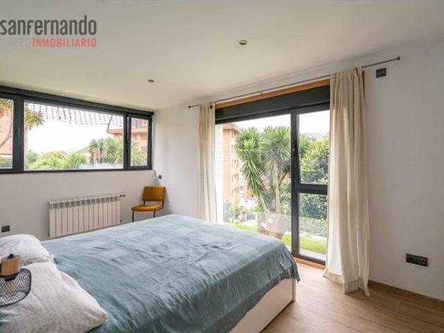 Piso en venta en Calle Valdenoja, con garaje privado