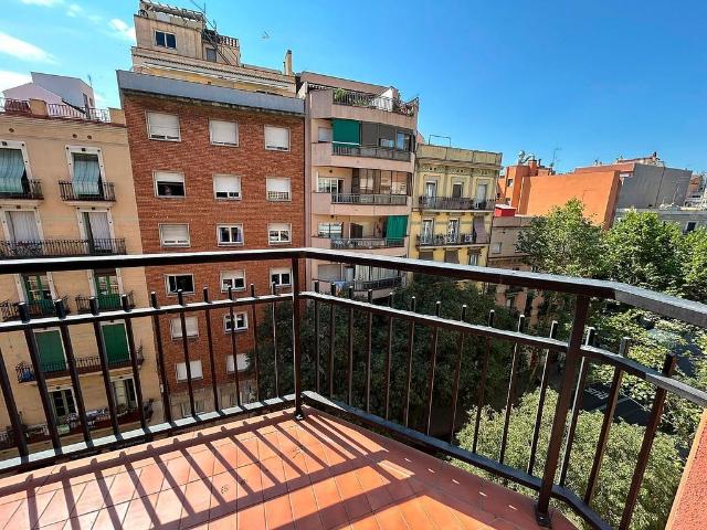 Piso en venta en calle Valencia, Barcelona, de 79 m² 4 habitaciones por 459.000