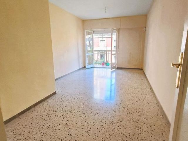 Piso en venta en calle Viladomat, Barcelona, de 84 m² 3 habitaciones por 430.000