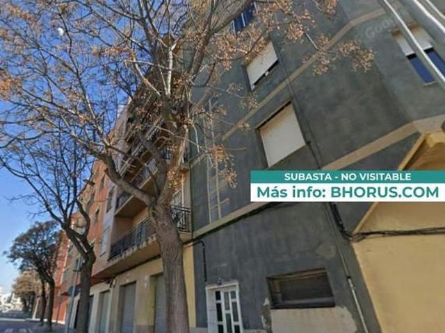 Piso en venta en calle Vintisis, Tarragona, de 101 m² 4 habitaciones por 101.000