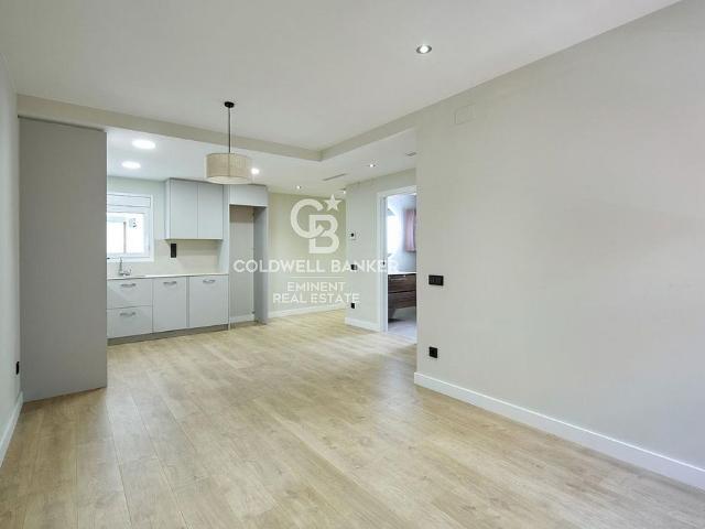 Piso en venta en calle Vintro, Barcelona, de 53 m² 1 habitación por 345.000