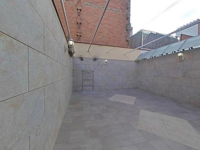 Piso en venta en calle Viver, Montcada i Reixac, de 126 m² 2 habitaciones por 176.000