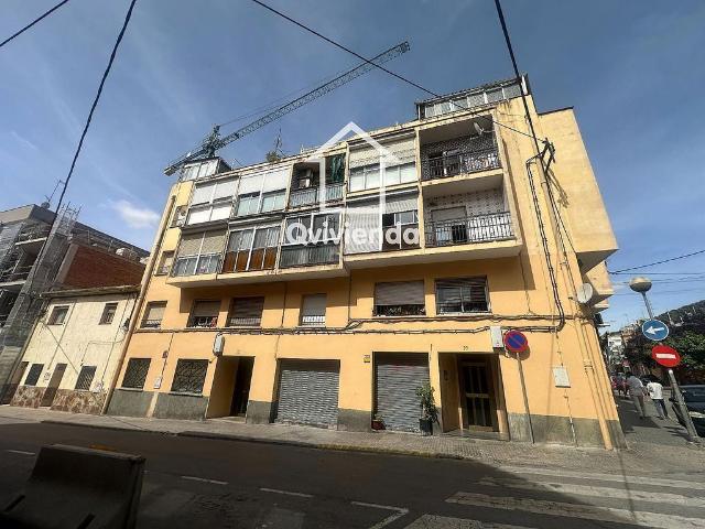 Piso en venta en calle Viver, Montcada i Reixac, de 47 m² 3 habitaciones por 119.000