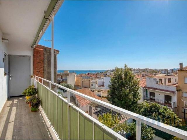 Piso en venta en calle Xaloc, Palamós, de 82 m² 3 habitaciones por 349.000