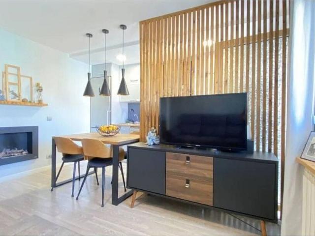 Piso en venta en calle Xiprer, Cornellà de Llobregat, de 50 m² 2 habitaciones por 280.000