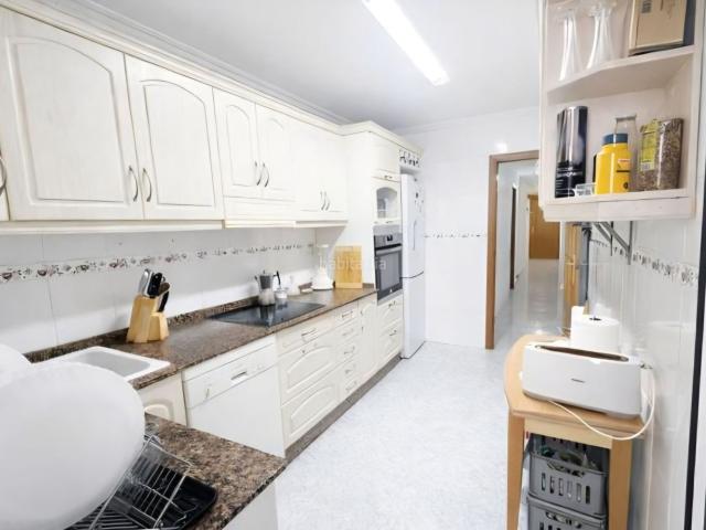 Piso en venta en Calp, Manzanera Tosal. Apartamento de tres dormitorios en la ciudad de Calpe. Dos patios privados. Buena ubicación. Pisos.