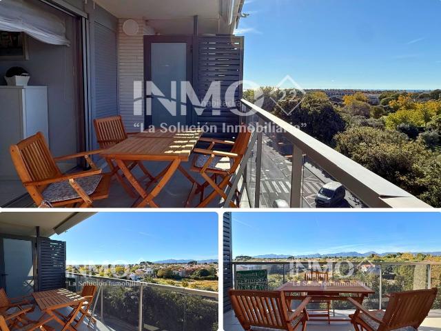 Piso en venta en Cambrils, Cambrils Platja Costa Dorada. PISO DEL AÑO 2006 CON VISTAS PANORAMICAS A MAR Y MONTAÑA, LICENCIA TURÍSTICA, PARKING PRIVADO, PISCINA COMUNITARIA Y TRASTERO. Pisos.