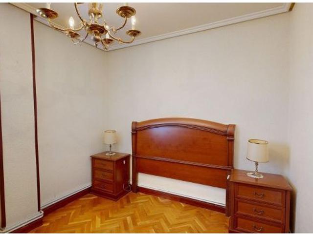 Piso en venta en Camino de las Torres, perfecto para vivir o invertir