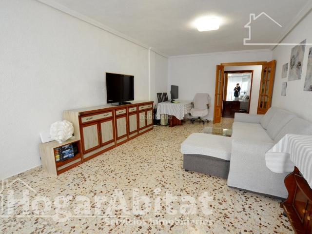 Piso en venta en Campello el, Campello Pueblo. MUY AMPLIO Y LUMINOSO CERCA DEL MAR. Pisos Campello.