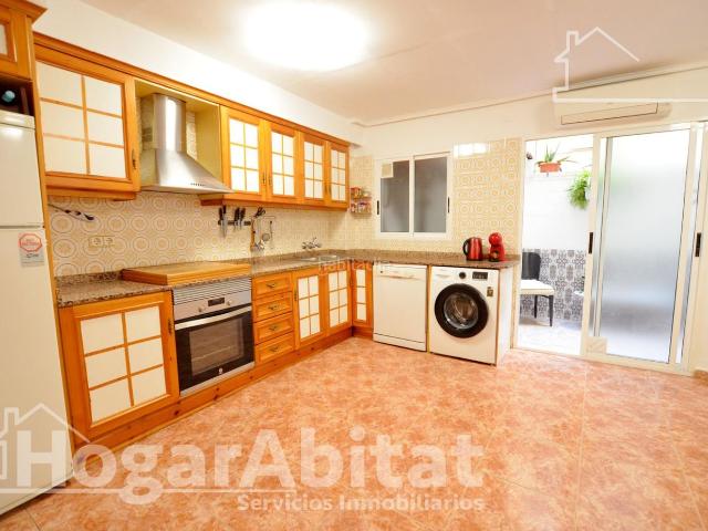 Piso en venta en Campello el, Campello Pueblo. MUY AMPLIO Y LUMINOSO CERCA DEL MAR. Pisos Campello.