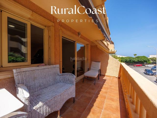 Piso en venta en Campello el, Campello Playa. Amplio apartamento de 2 dormitorios con terraza, piscina y garaje en El Campello, a 2 minutos andando de la playa. Pisos Campello.