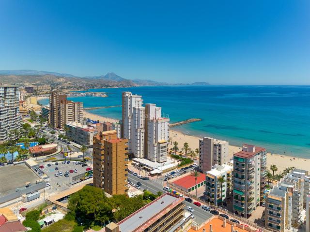 Piso en venta en Campello el, Campello Playa. Vivienda en urbanización privada con piscina, en la calle San Bartolomé. Pisos Campello.
