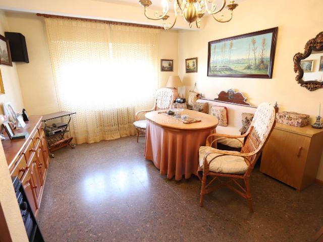 Piso en venta en Campo de Criptana. SE VENDE PISO DE 3 DORMITORIOS, SALÓN COMEDOR, COCINA INDEPENDIENTE CON LAVADERO, TERRAZA Y ASCENSOR. Pisos Campo de.