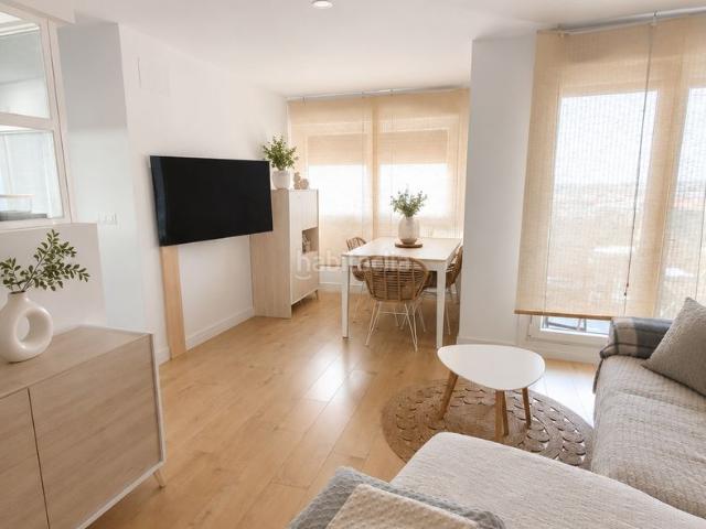Piso en venta en Campo Real. Piso reformado con 3 dormitorios, garaje, piscina y zonas comunes en Campo Real. Pisos Campo.