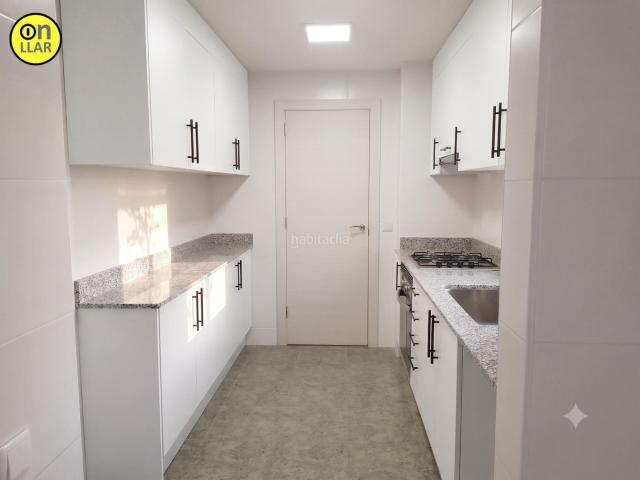Piso en venta en Canovelles. 3 hab. con terraza, parking y sol todo el día cerca de la estación. Pisos.