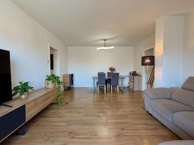 Piso en venta en Canovelles. PISO DE 4 HABITACIONES CON SUITE, PARKING, PISCINA Y GRAN BALCÓN EN CAN XARLET CANOVELLES. Pisos.