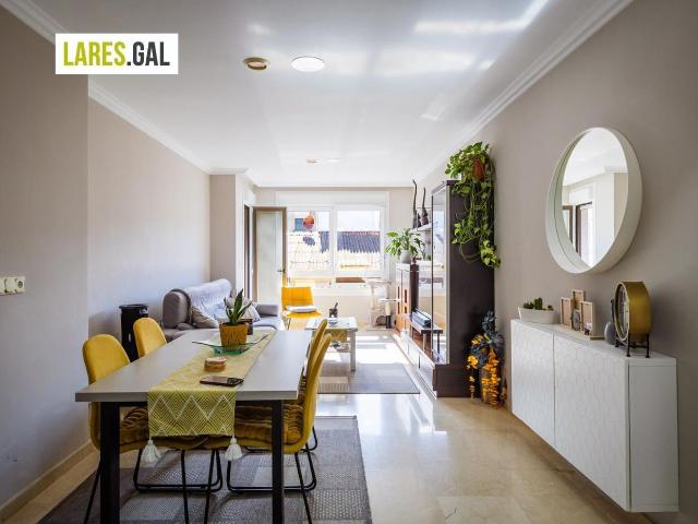 Piso en venta en Cangas, Coiro. Piso de 4 dormitorios con terraza en Cangas. Pisos.