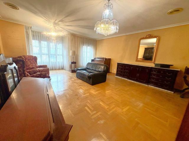 Piso en venta en Cangas del Narcea. Piso en venta en Centro, 5 dormitorios. Pisos Cangas del.
