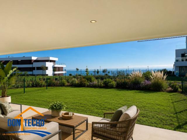 Piso en venta en Casares, Bahía de Casares. La Mejor Terraza. Bajo de Lujo con Jardín Privado, Terraza Lumon y Vistas al Mar a 250 m de la Playa. Pisos.