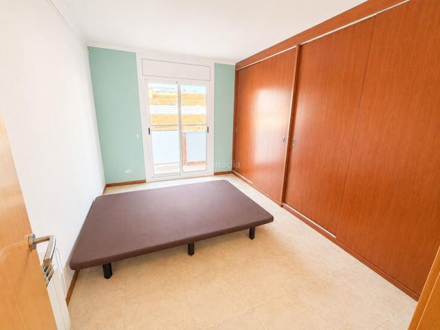 Piso en venta en Castellar del Vallès, Eixample Can Bogunyà. Amplio y luminoso piso de 4 habitaciones con balcón en pleno centro de Castellar del Vallés. Pisos Castellar del.