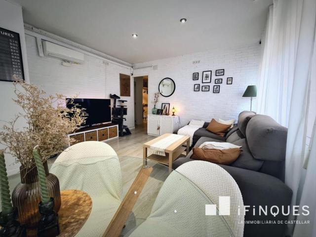 Piso en venta en Castellar del Vallès, Eixample Can Bogunyà. UNA MONADA DE PISO EN CENTRO REFORMADO CON TERRAZA. Pisos Castellar del.