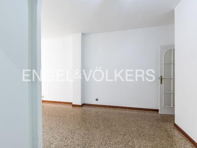 Piso en venta en Castelldefels, Castell Poble Vell. Acogedor piso en venta en la zona dels Canyars ideal inversores. Pisos.