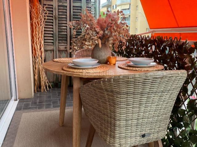 Piso en venta en Castelldefels, Castell Poble Vell. Piso familiar de 121 m² útiles, totalmente exterior, con balcón, plaza de coche y moto en Poble Vell. Pisos.