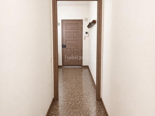 Piso en venta en Castelldefels, Castell Poble Vell. PISO LUMINOSO CON BALCÓN EN PLENO CENTRO DE CASTELLDEFELS. Pisos.
