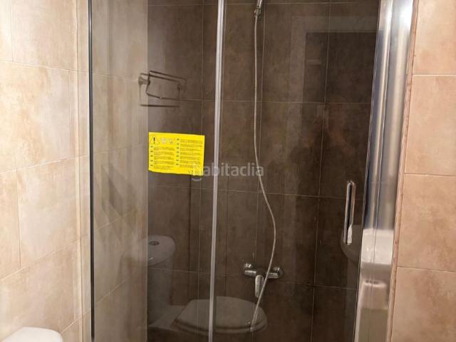 Piso en venta en Castelldefels, Castell Poble Vell. Vivienda familiar amplia con 4 habitaciones y luminosa en Poble Vell, con parking incluido. Pisos.