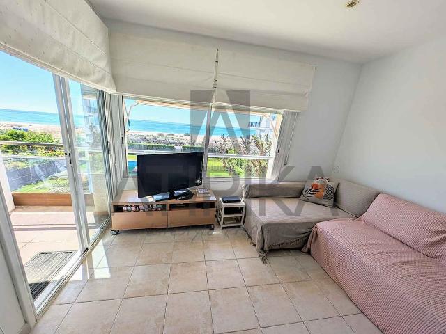 Piso en venta en Castelldefels, Baixador. Piso en venta con piscina comunitaria y parking en Les Botigues de Sitges, Castelldefels. Pisos.
