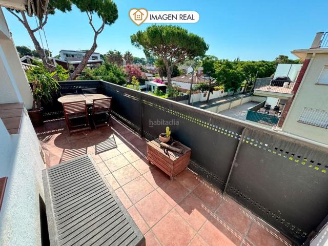 Piso en venta en Castelldefels, Granvía Mar. Luz, espacio y playa: piso con terrazas y garaje en Castelldefels Playa. Pisos.