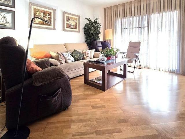 Piso en venta en Castelldefels, de 84 m² 3 habitaciones por 550.000