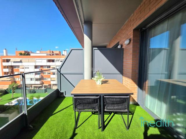 Piso en venta en Castelldefels, Els Canyars. Precioso ático dúplex con solarium y piscina! pieza única. Pisos.