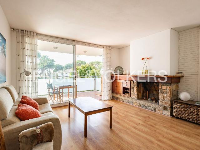Piso en venta en Castelldefels, La Pineda. Gran piso junto al mar. Pisos.