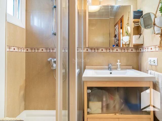 Piso en venta en Castelldefels, La Pineda. ? Piso exterior con terraza y parking una oportunidad que lo tiene todo. Pisos.