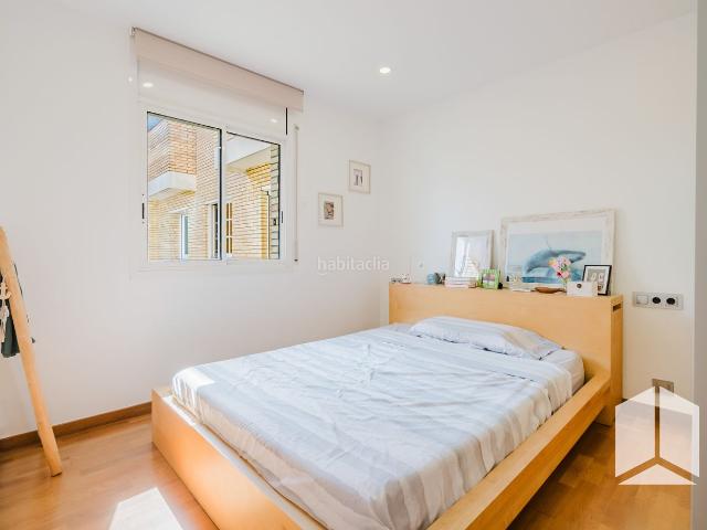 Piso en venta en Castelldefels, Lluminetes. FINCA CON PISCINA A UN PASO DE LA PLAYA. Pisos.