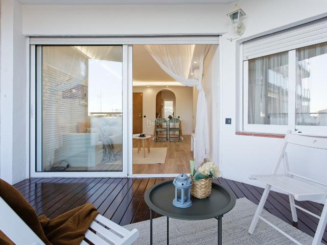 Piso en venta en Castelldefels, Montmar. Piso en pleno Castelldefels totalmente reformado. Pisos.