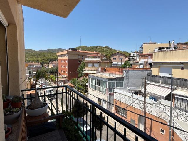 Piso en venta en Castelldefels, Vista Alegre. Piso en Vista Alegre con vistas a la montaña. Pisos.