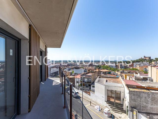 Piso en venta en Castelldefels, Vista Alegre. Precioso ático de OBRA NUEVA con mágnifica terraza y espectaculares vistas panorámicas a Castelldefels y al mar. Pisos.