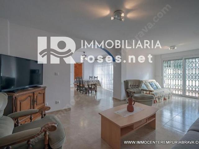 Piso en venta en Castelló d´Empúries, de 66 m² 4 habitaciones por 249.000
