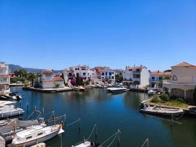 Piso en Venta en Castelló d'Empúries