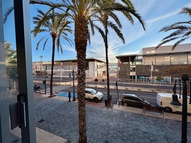 Piso en venta en Castellón de la Plana, El Grao. Piso con ascensor, terraza y tres dormitorios en Paseo Buenavista del Grao. Pisos Castellón de la.