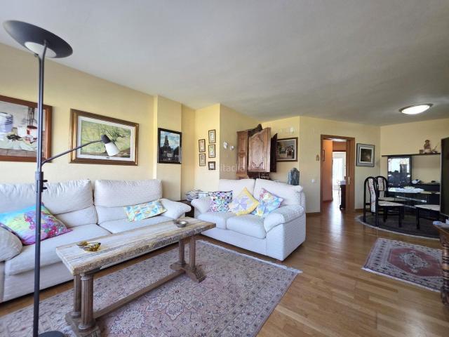 Piso en venta en Castellón de la Plana, El Grao. Se vende piso 2º en residencial de lujo, junto a la playa del Pinar de Castellón. Pisos Castellón de la.