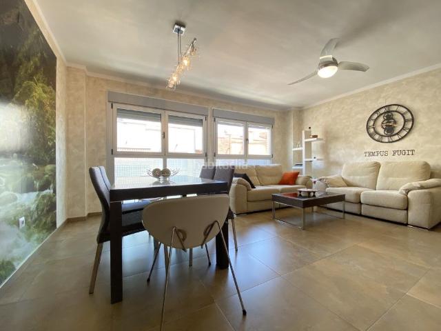 Piso en venta en Castellón de la Plana, Ensanche Río Jucar. PISO DE TRES HABITACIONES Y DOS BAÑOS CON GARAJE Y TRASTERO EN PERFECTO ESTADO. Pisos Castellón de la.