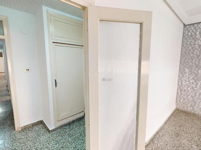 Piso en venta en Castellón de la Plana, Hospital Plaza del Real. Vivienda amplia 1º sin ascensor con 3 patios y un balcón para reformar a tu gusto en Castellón. Pisos Castellón de la.