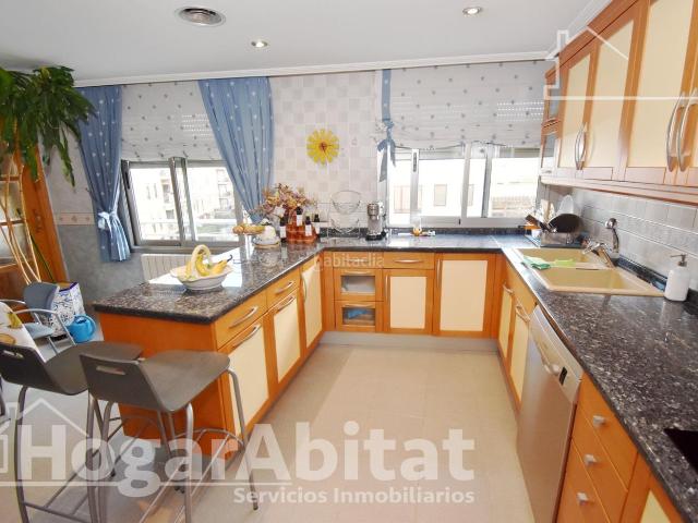 Piso en venta en Castellón de la Plana, Hospital Plaza del Real. ESPACIOSO PISO CON DOS PLAZAS DE GARAJE Y DOS TRASTEROS EN EL CENTRO. Pisos Castellón de la.